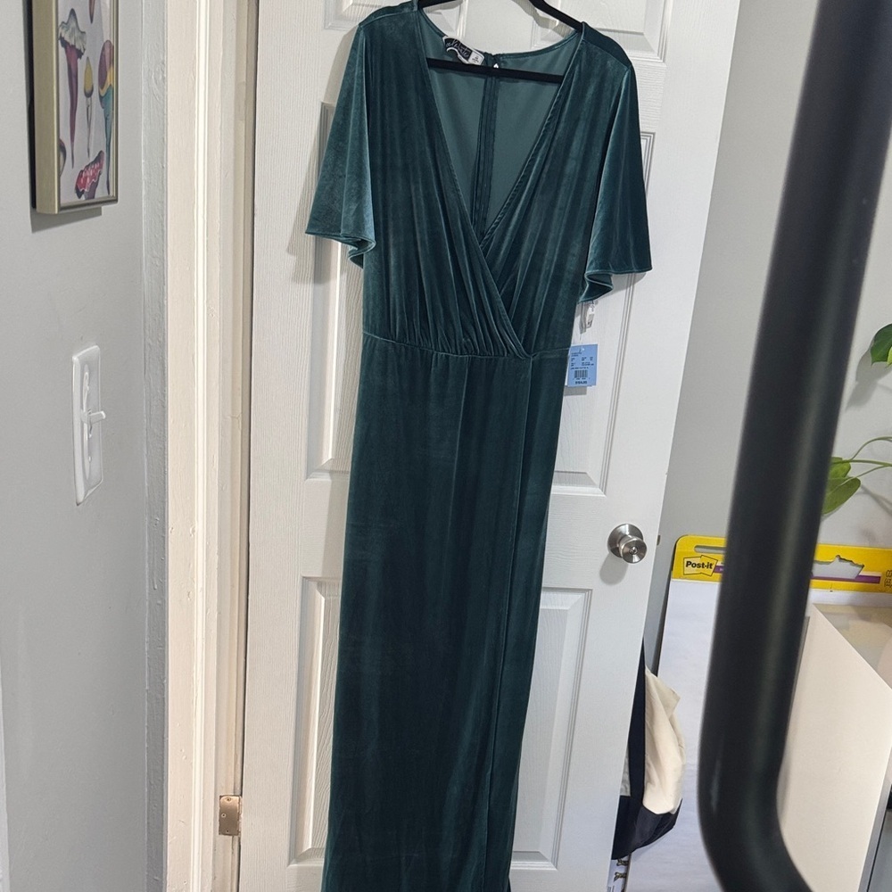 NWT DAVIDS BRIDAL Elegant Green Velvet Dress